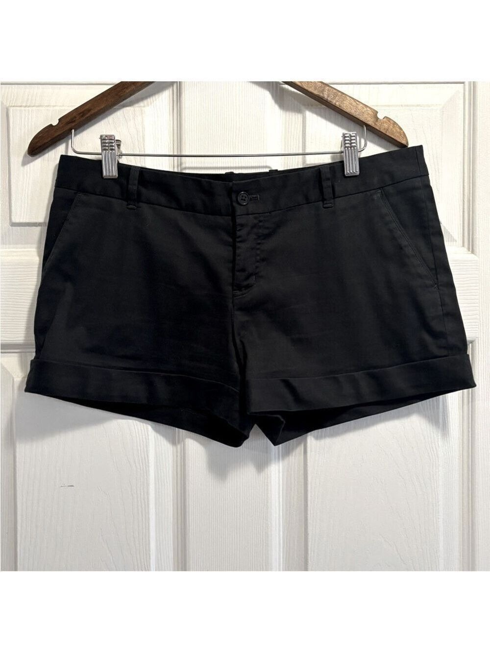 Aritzia Talula Black Cuffed Chino Low Rise Stretch Cotton Modal Shorts Size 8